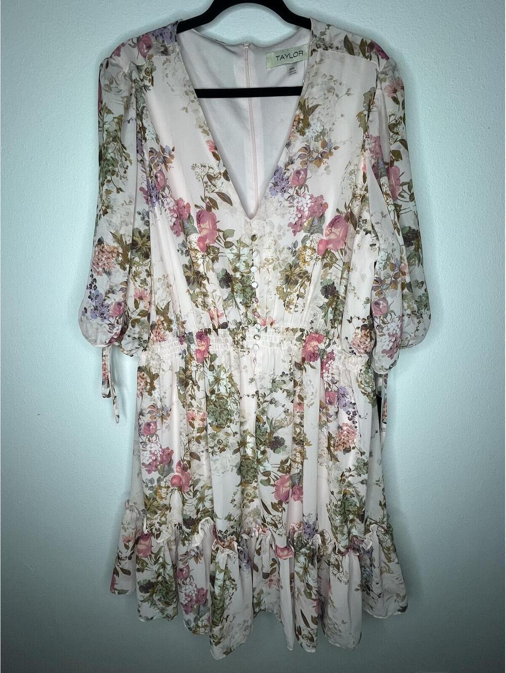NWT Taylor Women's Pink Floral Dress Size 20W